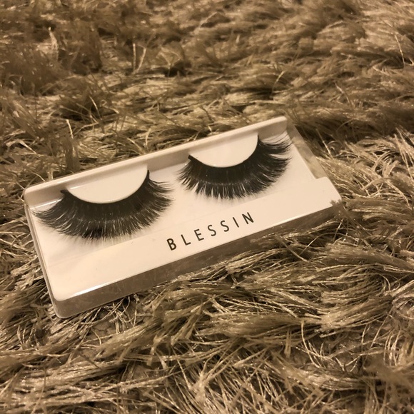 B3G1 Free! 1 Pair of Lashes